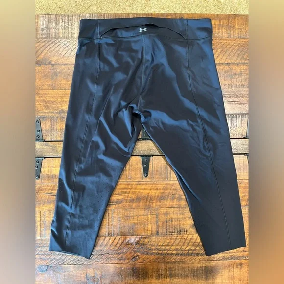 Under Armour Women's Black Capri Leggings - Picture 3 of 5